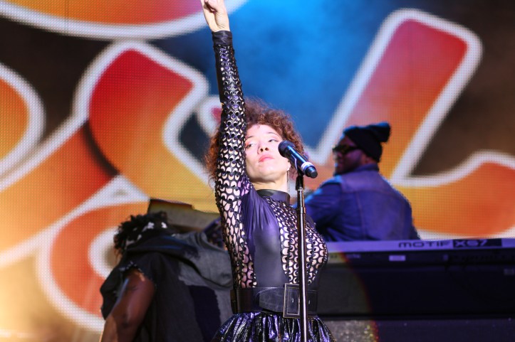 Kendra Foster w/ D'Angelo & The Vanguard at Soulfest Melbourne 2014. Photo by Beaver on the Beats